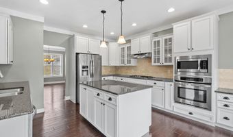 5730 Summerset Woods Dr, Alto, MI 49302