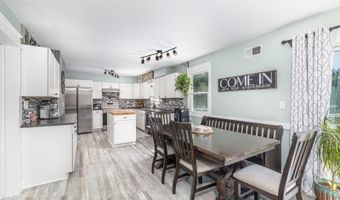 8 E Gate Dr, Alloway, NJ 07418