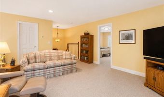 36 Overlook Dr 36, North Kingstown, RI 02852