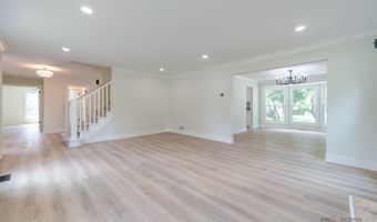 408 W Foxdale Ln, Arlington Heights, IL 60004