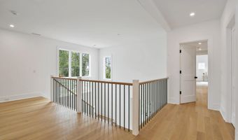 8 Fado Ln, Cos Cob, CT 06807