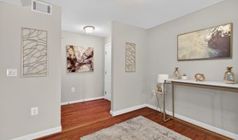 4163 S FOUR MILE RUN Dr 301, Arlington, VA 22204