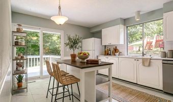 501 Clayworth Dr, Ballwin, MO 63011