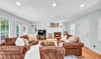 9 Arapaho Rd, Brookfield, CT 06804