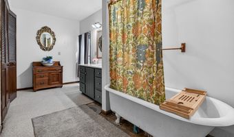1031 Park Ave, Amherst, OH 44001