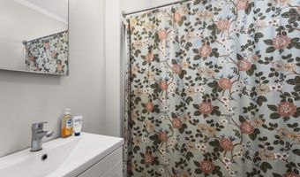 817 W PACKARD St, Appleton, WI 54914