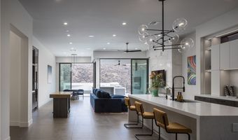 692 Scenic Cliff Dr, Henderson, NV 89012