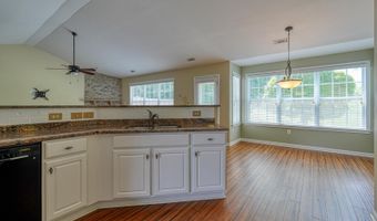 831 Vandenburg Dr, Boiling Springs, SC 29316