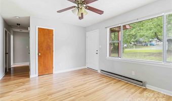 8428 Clear Meadow Ln, Charlotte, NC 28227