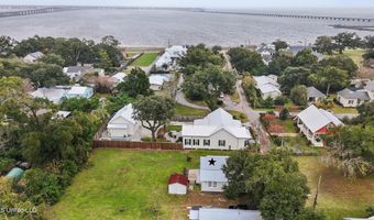 109 Mcdonald Ln, Bay St. Louis, MS 39520