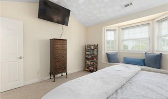 45 Saw Mill Dr 305, North Kingstown, RI 02852