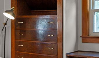 1613 N DIVISION St, Appleton, WI 54911