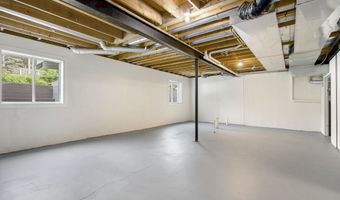1366 N Bay Dr, Ann Arbor, MI 48103