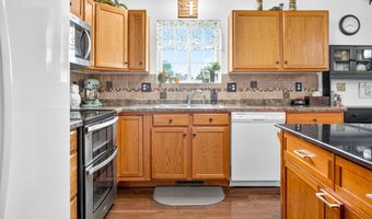 2403 W AMERICAN Dr, Neenah, WI 54956