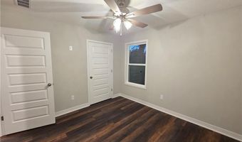 32 E 7th St, Adrian, MO 64720