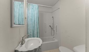 211 S Main St, Argenta, IL 62501