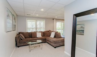 3 BLACKWOLF Ct, Algonquin, IL 60102