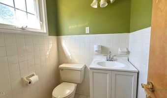 20 Danielwood Dr, Albany, NY 12211