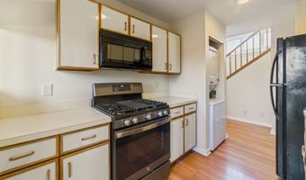 72 Montoya Dr 72, Branford, CT 06405