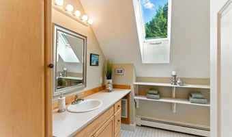 9 Scitterygussett Dr, Falmouth, ME 04105