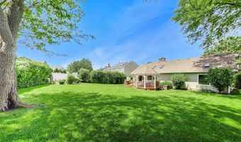 611 W Whiting Ln, Arlington Heights, IL 60004