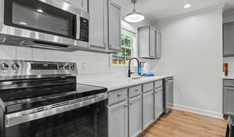 426 Demontluzin Ave, Bay St. Louis, MS 39520
