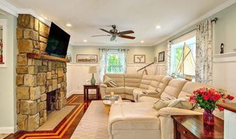 46 Channing Rd, Narragansett, RI 02882