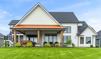 5272 Greyson Heights Dr, Auburn, IN 46706