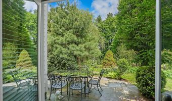 78 Hoyts Hl, Bethel, CT 06801