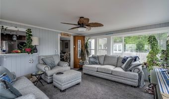 16 Bethune St, Alexandria Bay, NY 13607