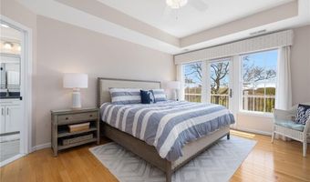 61 Schooner Cove Ln, Narragansett, RI 02882