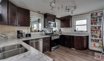 16 Bethune St, Alexandria Bay, NY 13607