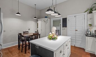 802 N Poplar St, Aberdeen, NC 28315