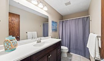 1088 Whitney Dr, Apple Valley, MN 55124