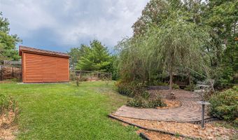 17 Red Oak Ln, Alexander, NC 28701