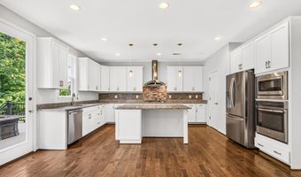 24823 BARRINGTON GROVE Ct, Aldie, VA 20105