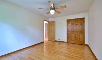 2360 N Drury Ln, Arlington Heights, IL 60004