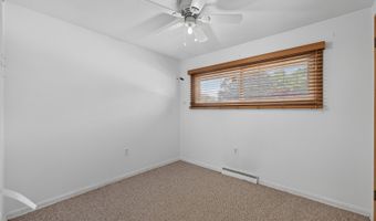 911 David St, Antioch, IL 60002