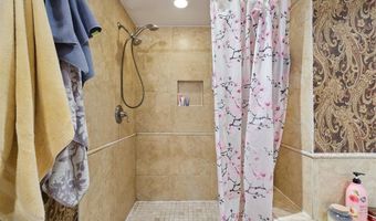 8008 NW 27 St, Bethany, OK 73008