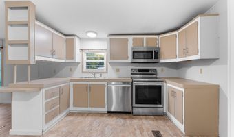 1 Pine Grove Ln, Augusta, ME 04330