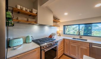 390 4TH St SW, Bandon, OR 97411