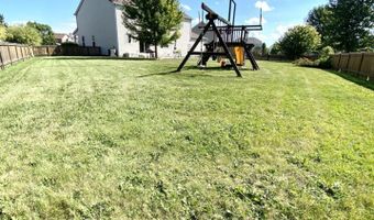 1056 Deertrail Ct, Antioch, IL 60002