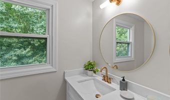 21 Hope Hill Ter, Cranston, RI 02921