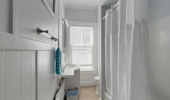 2 Summer St B, Newport, RI 02840