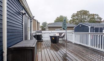 17 Oak Ave, East Providence, RI 02915