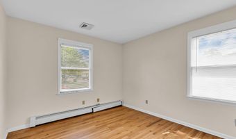 35 Spruce St, Beachwood, NJ 08722