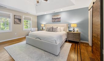 31 Nathan Hale Ct, Cheshire, CT 06410