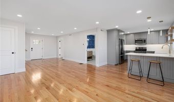 11 Gunning Ct, Middletown, RI 02842