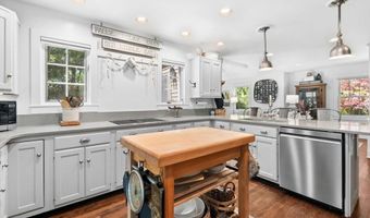 8 Seagate Rd, Darien, CT 06820