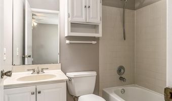 204 Oakwood Farms Ct, Ballwin, MO 63021